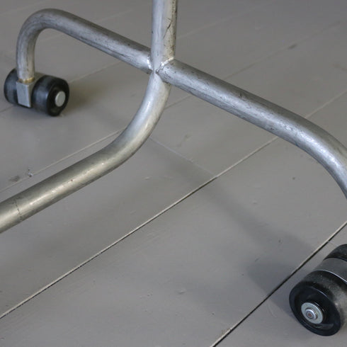 A9 ハンガーラック 伸縮 キャスター付き 金属製 什器 高さ147㎝ 幅130㎝ 奥行47㎝