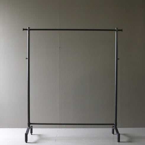 A14 黒ハンガーラック 伸縮 金属製 什器 高さ138㎝ 幅125㎝ 奥行46㎝