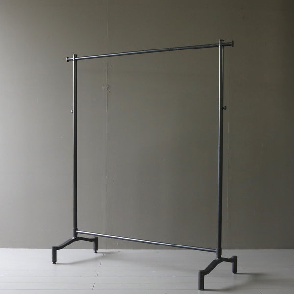 A14 黒ハンガーラック 伸縮 金属製 什器 高さ138㎝ 幅125㎝ 奥行46㎝