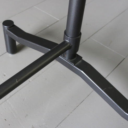 A14 黒ハンガーラック 伸縮 金属製 什器 高さ138㎝ 幅125㎝ 奥行46㎝