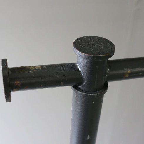 A14 黒ハンガーラック 伸縮 金属製 什器 高さ138㎝ 幅125㎝ 奥行46㎝