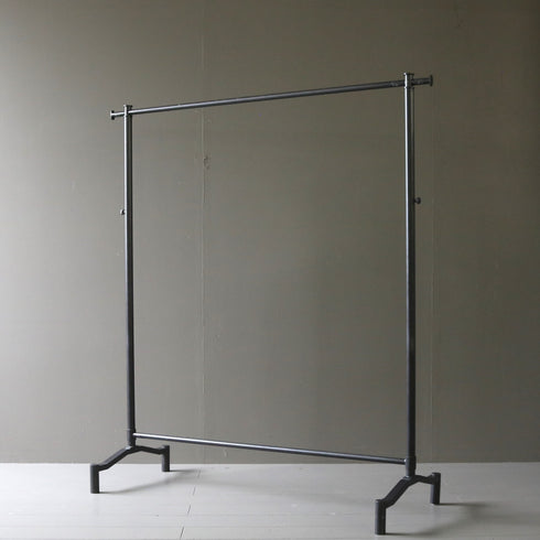 A15 黒ハンガーラック 伸縮 金属製 什器 高さ138㎝ 幅125㎝ 奥行46㎝