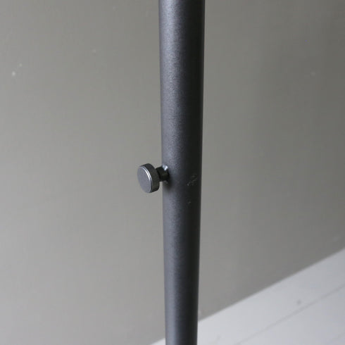 A15 黒ハンガーラック 伸縮 金属製 什器 高さ138㎝ 幅125㎝ 奥行46㎝