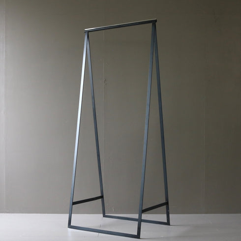 A19 黒ハンガーラック 金属製 什器 高さ161㎝ 幅67㎝ 奥行50㎝