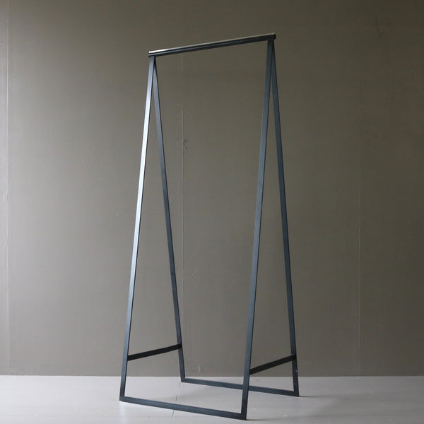 A19 黒ハンガーラック 金属製 什器 高さ161㎝ 幅67㎝ 奥行50㎝