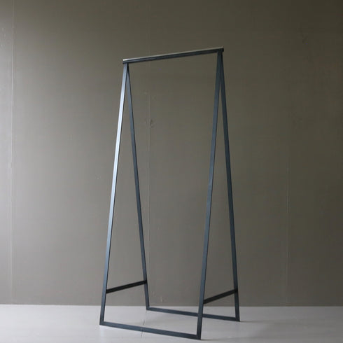 A20 黒ハンガーラック 金属製 什器 高さ156㎝ 幅67㎝ 奥行50㎝