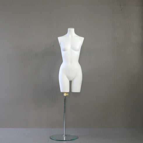 B28 マネキン 女性 什器 高さ140㎝ 幅35㎝ 奥行35㎝