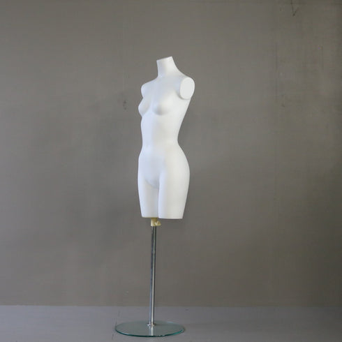 B28 マネキン 女性 什器 高さ140㎝ 幅35㎝ 奥行35㎝