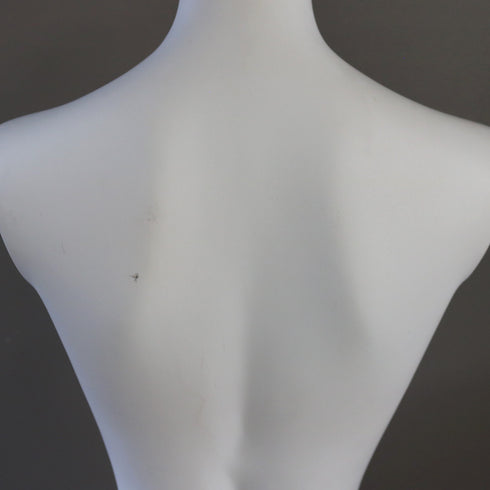 B28 マネキン 女性 什器 高さ140㎝ 幅35㎝ 奥行35㎝