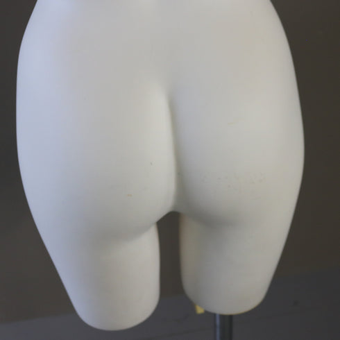 B28 マネキン 女性 什器 高さ140㎝ 幅35㎝ 奥行35㎝