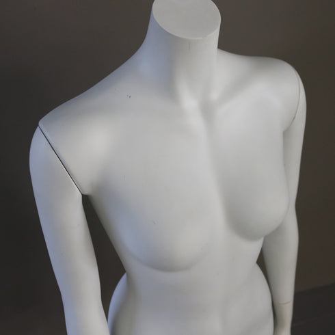 B30 マネキン 女性 什器 高さ119㎝ 幅45㎝ 奥行25㎝