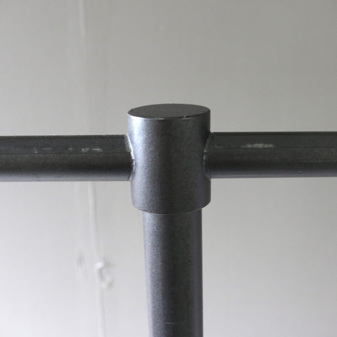 A38 黒T字ハンガーラック 伸縮 金属製 什器 高さ109㎝ 幅56㎝ 奥行34㎝