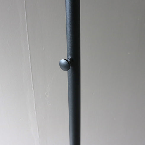 A39 黒ハンガーラック 伸縮 金属製 什器 高さ159㎝ 幅56㎝ 奥行36㎝