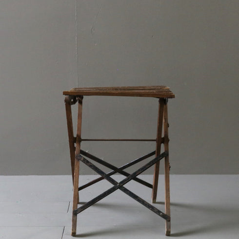 C57 フォールディングスツール 木製 イギリス輸入家具 高さ35㎝ 幅37㎝ 奥行27㎝