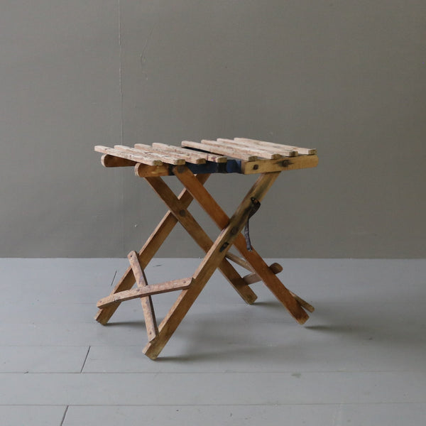 C58 アンティークフォールディングスツール 展示台