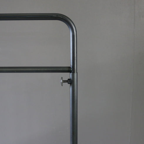 A69 黒ハンガーラック 伸縮 金属製 什器 高さ142㎝ 幅96㎝ 奥行45㎝