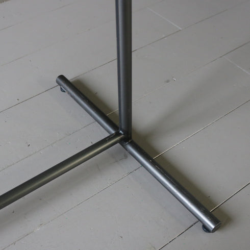 A69 黒ハンガーラック 伸縮 金属製 什器 高さ142㎝ 幅96㎝ 奥行45㎝