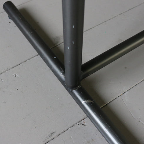 A69 黒ハンガーラック 伸縮 金属製 什器 高さ142㎝ 幅96㎝ 奥行45㎝