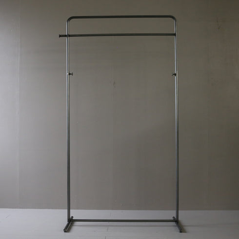 A70 黒ハンガーラック 伸縮 金属製 什器 高さ142㎝ 幅96㎝ 奥行45㎝
