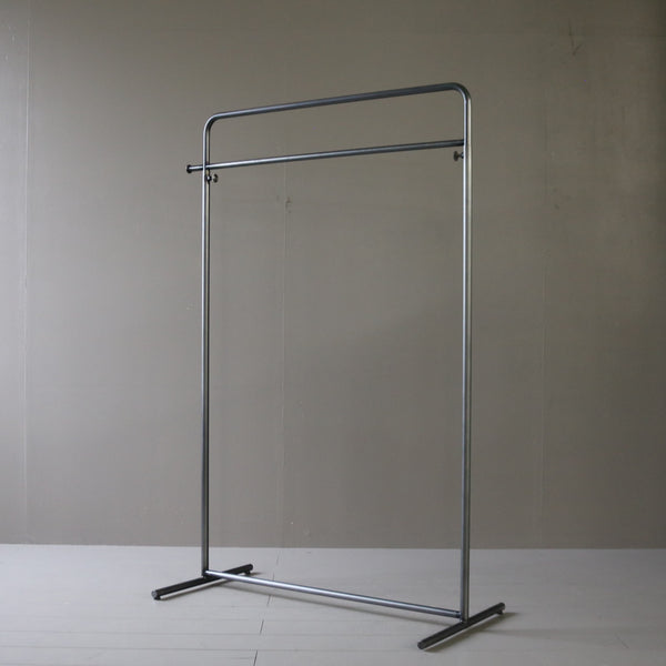 A70 黒ハンガーラック 伸縮 金属製 什器 高さ142㎝ 幅96㎝ 奥行45㎝