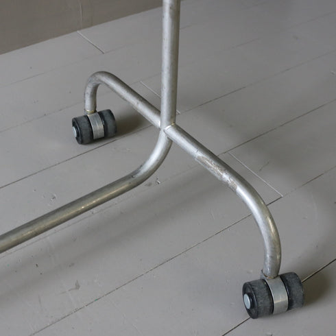 A71 ハンガーラック 伸縮 金属製 什器 高さ112㎝ 幅130㎝ 奥行47㎝