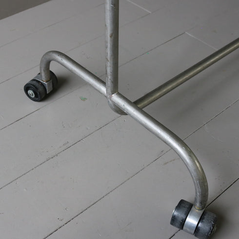 A71 ハンガーラック 伸縮 金属製 什器 高さ112㎝ 幅130㎝ 奥行47㎝