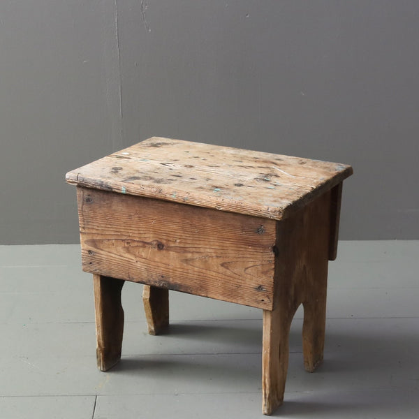 C86 ストレージスツール 木製 イギリス輸入家具 高さ36㎝ 幅38㎝ 奥行27㎝