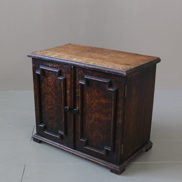 C99 アンティーク ミニキャビネット(観音開き&フラップ扉付き)