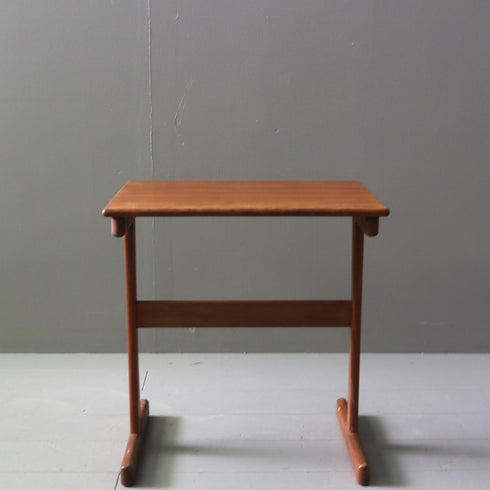 C101 サイドテーブル 木製 イギリス輸入家具 高さ44㎝ 幅42㎝ 奥行36㎝