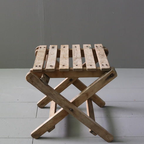 C102 折りたたみスツール 卓上展示台 木製 イギリス輸入家具 高さ29㎝ 幅28㎝ 奥行31㎝
