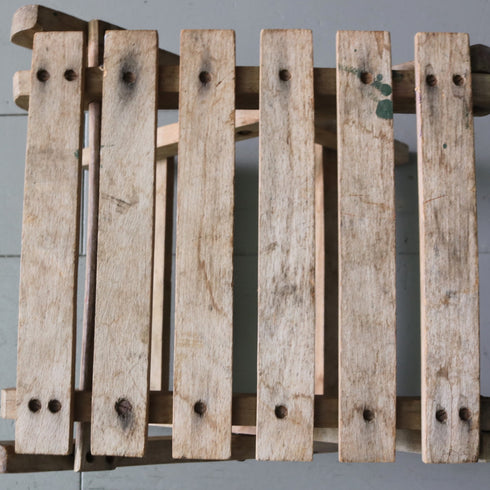 C102 折りたたみスツール 卓上展示台 木製 イギリス輸入家具 高さ29㎝ 幅28㎝ 奥行31㎝