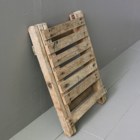 C102 折りたたみスツール 卓上展示台 木製 イギリス輸入家具 高さ29㎝ 幅28㎝ 奥行31㎝