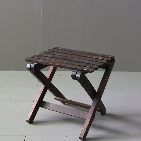 C108 折りたたみスツール 卓上展示台 木製 イギリス輸入家具 高さ23㎝ 幅24㎝ 奥行22㎝