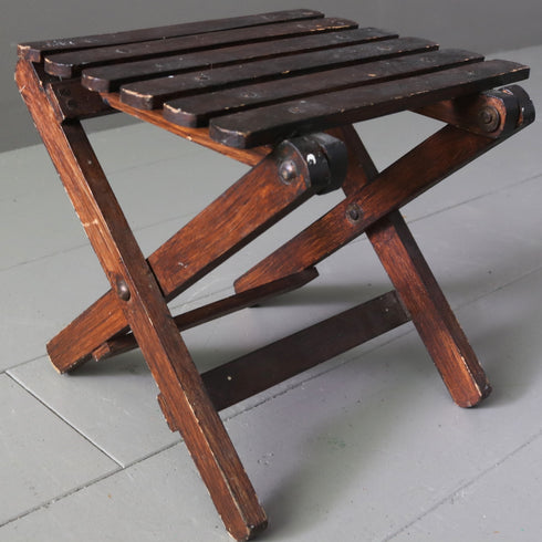 C108 折りたたみスツール 卓上展示台 木製 イギリス輸入家具 高さ23㎝ 幅24㎝ 奥行22㎝