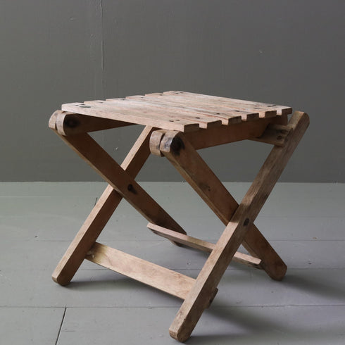 C109 折りたたみスツール 木製 イギリス輸入家具 高さ31㎝ 幅28㎝ 奥行30㎝