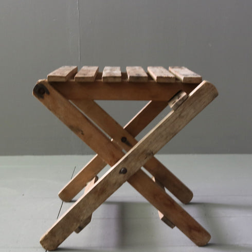 C109 折りたたみスツール 木製 イギリス輸入家具 高さ31㎝ 幅28㎝ 奥行30㎝