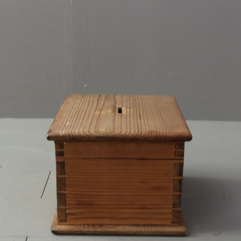 C116 鍵付きボックス 木製 イギリス輸入家具 高さ15㎝ 幅27㎝ 奥行19㎝