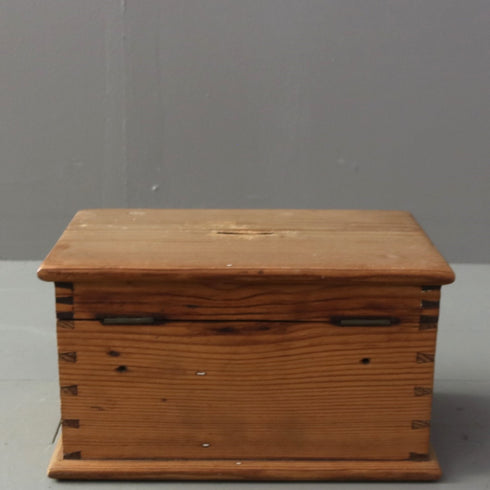 C116 鍵付きボックス 木製 イギリス輸入家具 高さ15㎝ 幅27㎝ 奥行19㎝