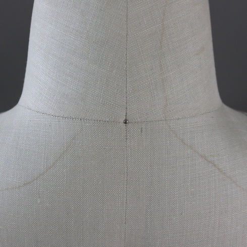 B124 トルソ キャスター付き 什器 高さ137㎝ 幅37㎝ 奥行33㎝