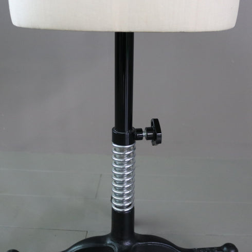 B124 トルソ キャスター付き 什器 高さ137㎝ 幅37㎝ 奥行33㎝