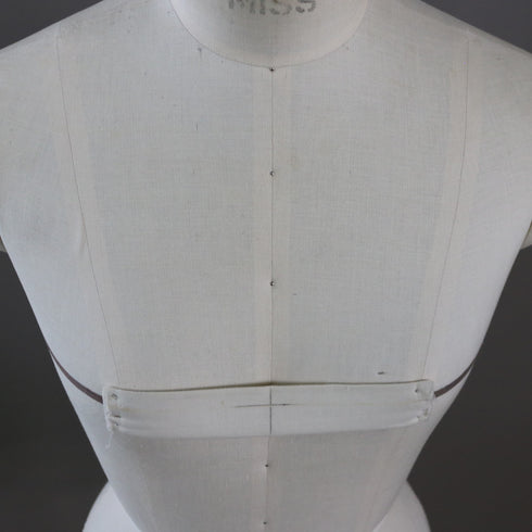 B125トルソ キャスター付き 什器 高さ137㎝ 幅37㎝ 奥行33㎝