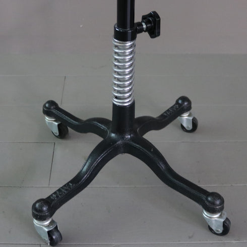 B125トルソ キャスター付き 什器 高さ137㎝ 幅37㎝ 奥行33㎝