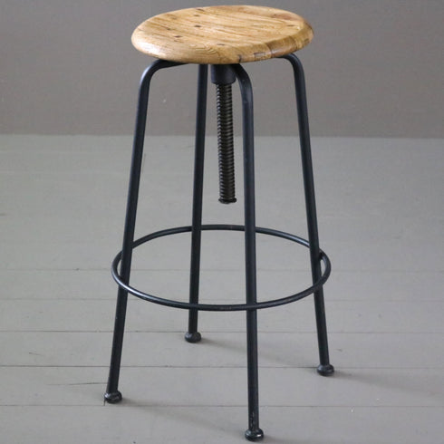 C129 ラウンドリフトスツール ウッド×アイアン 什器 高さ62㎝ 幅36㎝ 奥行36㎝