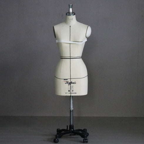 B152 トルソ 女性 キャスター付き 什器 高さ134㎝ 幅38㎝ 奥行31㎝