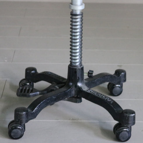 B152 トルソ 女性 キャスター付き 什器 高さ134㎝ 幅38㎝ 奥行31㎝