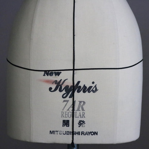 B152 トルソ 女性 キャスター付き 什器 高さ134㎝ 幅38㎝ 奥行31㎝