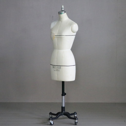 B153 トルソ 女性 キャスター付き 什器 高さ137㎝ 幅37㎝ 奥行33㎝