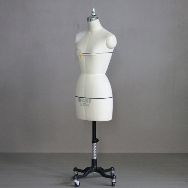 B153 トルソ 女性 キャスター付き 什器 高さ137㎝ 幅37㎝ 奥行33㎝