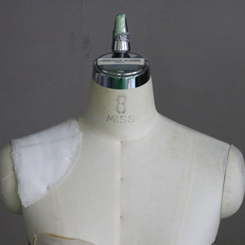 B153 トルソ 女性 キャスター付き 什器 高さ137㎝ 幅37㎝ 奥行33㎝