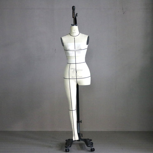 B155 吊り下げ式トルソ 女性 キャスター付き 什器 高さ176㎝ 幅34㎝ 奥行41㎝